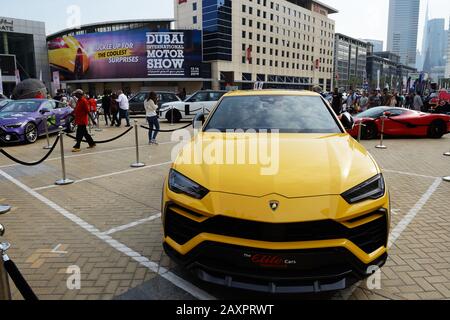 Dubai, VAE - 16. NOVEMBER: Der Lamborghini Urus SUV ist am 16. November 2019 auf der Dubai Motor Show 2019 zu sehen Stockfoto