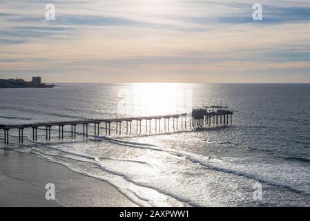 Winterliche Küstenszene mit Blick auf Scripps Pier. La Jolla, CA, USA. Stockfoto