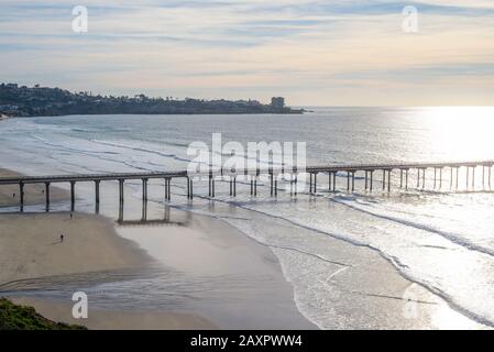 Winterliche Küstenszene mit Blick auf Scripps Pier. La Jolla, CA, USA. Stockfoto