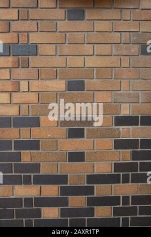 Ziegelwand 30/04/2016 Solihull, England, Großbritannien. Ein Ziegelmauerwerk ist aufgrund einer einzigartigen Bauweise stabil, die stark ist Stockfoto