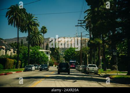 Los Angeles, Kalifornien - februar 2020 Blick auf die Gegend von Beverly Hills und die Wohnhäuser auf den Hollywood-Hügeln Stockfoto