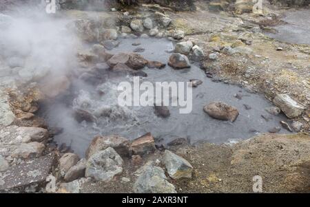Heißes Wasser in Furnas Fumarolen in Sao Miguel, Azoren, Portugal Stockfoto
