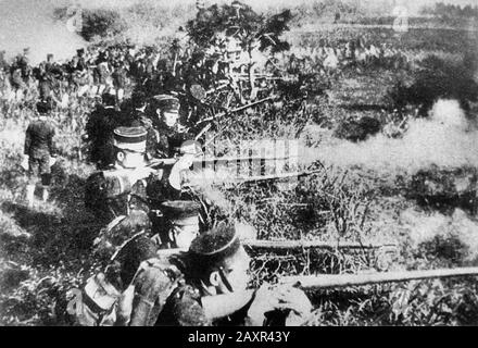 Erster Sino-Japanischer Krieg 1894/95: Soldaten der Kaiserlich japanischen Armee feuern ihre Murata Typ 22-Gewehre ab. 1894 Stockfoto