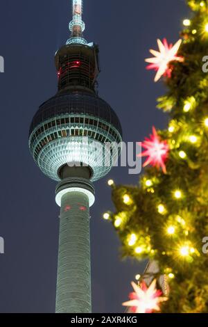 Berlin, Alexanderplatz, Weihnachtsmarkt, Fernsehturm, Weihnachtsdekoration Stockfoto