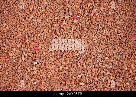 Vulkanischer Kies schält Material, leere Kulisse oder Hintergrundfläche. Stockfoto