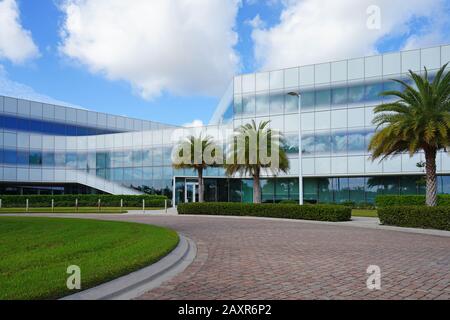 Estero, FL -30 JAN 2020 - Außenansicht des Hauptquartiers der Hertz Corporation mit Sitz in Florida, einem amerikanischen Autovermieter, der auch t besitzt Stockfoto