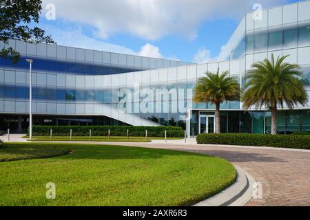 Estero, FL -30 JAN 2020 - Außenansicht des Hauptquartiers der Hertz Corporation mit Sitz in Florida, einem amerikanischen Autovermieter, der auch t besitzt Stockfoto