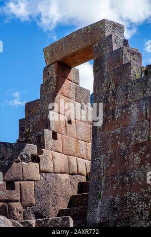 Inti Watana, Intiwatana, Inka-Portal an der Zitadelle von Pisac antiken Ruinen Tempelkomplex, Inka-Ruinen, Inka-Architektur, Peru Heiliges Tal Peru Stockfoto