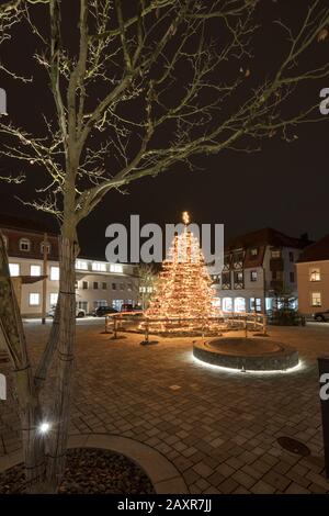 Viehmarkt, blaue Stunde, Weihnachtsbaum, Hammelburg, Fränkisches Saaletal, Bayern, Unterfranken, Deutschland, Stockfoto