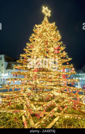 Viehmarkt, blaue Stunde, Weihnachtsbaum, Hammelburg, Fränkisches Saaletal, Bayern, Unterfranken, Deutschland, Stockfoto