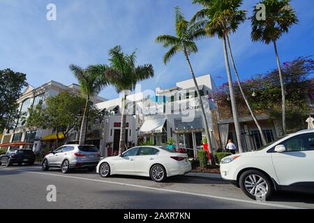 Neapel, FL -30 JAN 2020 - Blick auf die Straße Fifth Avenue South in der Innenstadt von Neapel, Florida, Vereinigte Staaten. Stockfoto