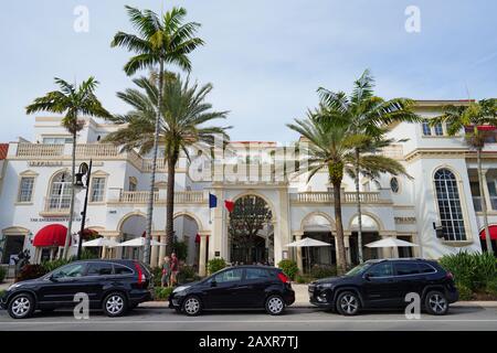 Neapel, FL -30 JAN 2020 - Blick auf die Straße Fifth Avenue South in der Innenstadt von Neapel, Florida, Vereinigte Staaten. Stockfoto