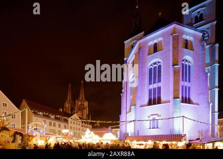 Christkindlmarkt, Neupfarrplatz, Neupfarrkirche, Weihnachten, Regensburg, Oberpfalz, Bayern, Deutschland, Europa Stockfoto