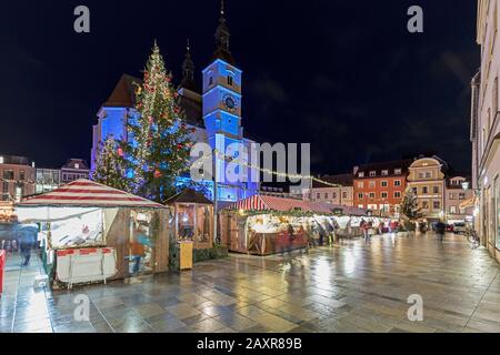 Christkindlmarkt, Neupfarrplatz, Neupfarrkirche, Weihnachten, Regensburg, Oberpfalz, Bayern, Deutschland, Europa Stockfoto