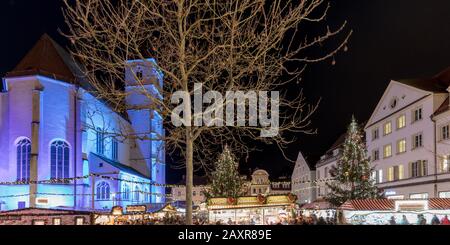 Christkindlmarkt, Neupfarrplatz, Neupfarrkirche, Weihnachten, Regensburg, Oberpfalz, Bayern, Deutschland, Europa Stockfoto