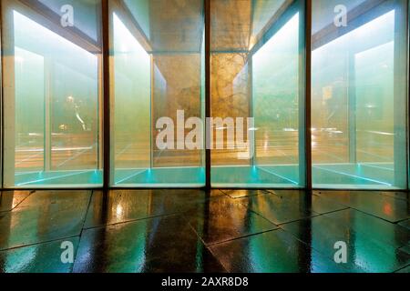 Hauptzollamt, Ebracher Hof, Stadtbibliothek, Regen, Reflexion, Abend, Schweinfurt, Franken, Bayern, Deutschland, Europa Stockfoto