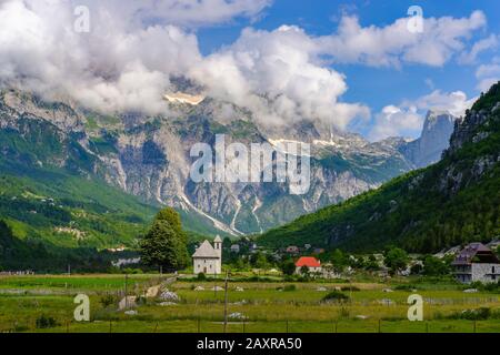 Theth, Radohima-Massiv, Theth-Nationalpark, Albanische Alpen, Prokletije, Qark Shkodra, Albanien Stockfoto