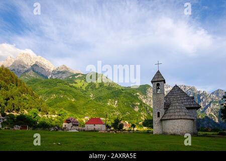 Katholische Kirche in Theth, Nationalpark Theth, albanische Alpen, Prokletije, Qark Shkodra, Albanien Stockfoto