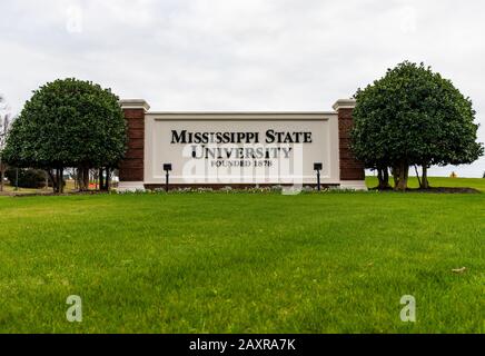 Starkville, MS/USA - 9. Februar 2020: Mississippi State University Entrance Sign, Gegründet 1878 Stockfoto