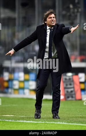 Mailand, Italien - 12. Februar 2020: Antonio Conte, Cheftrainer des FC Internazionale, reagiert während des Halbfinal-Fußballspiels der Coppa Italia zwischen dem FC Internazionale und dem SSC Neapel. Kredit: Nicolò Campo/Alamy Live News Stockfoto