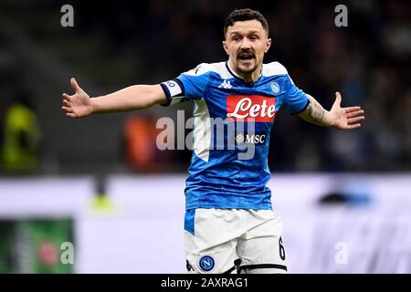 Mailand, Italien - 12. Februar 2020: Mario Rui vom SSC Neapel reagiert beim Coppa Italia Halbfinal-Fußballspiel zwischen dem FC Internazionale und dem SSC Neapel. SSC Neapel gewann 1:0 über den FC Internazionale. Kredit: Nicolò Campo/Alamy Live News Stockfoto