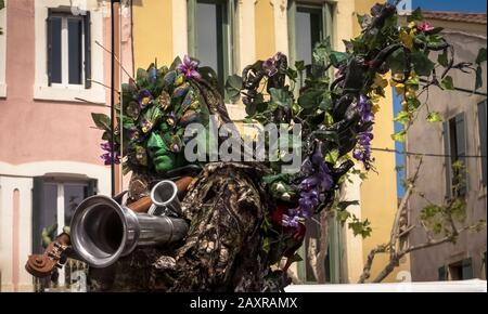 Jongleure beim Frühlingsfest in Coursan. Stockfoto