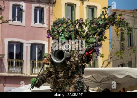 Jongleure beim Frühlingsfest in Coursan. Stockfoto