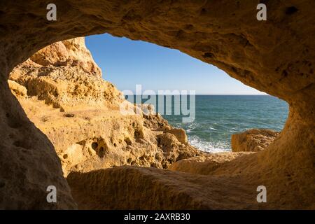 Felsformation Algar Seco, Carvoeiro, Algarve, Bezirk Faro, Portugal Stockfoto