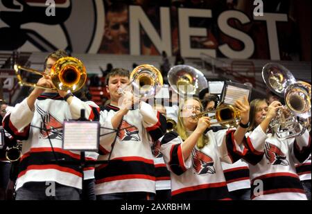 Muncie, Indiana, USA. Februar 2020. Die Ball State University Pep Band tritt während des Basketballspiels der Herren gegen die Northern Illinois University in der Worthen Arena in Muncie auf. Kredit: Richard Sitler/ZUMA Wire/Alamy Live News Stockfoto