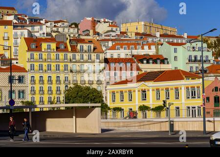 Die historische Altstadt von Alfama in Lissabon mit dem Catedral Sé Patriarcal, auch Igreja de Santa Maria Maior genannt, ist die Hauptkirche der Stadt Stockfoto