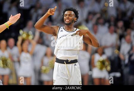 Atlanta, GA, USA. Februar 2020. Georgia Tech Guard Bubba Parham beginnt in der letzten Minute der zweiten Hälfte eines NCAA College-Basketballspiels gegen Louisville im McCamish Pavilion in Atlanta, GA, zu feiern. Austin McAfee/CSM/Alamy Live News Stockfoto