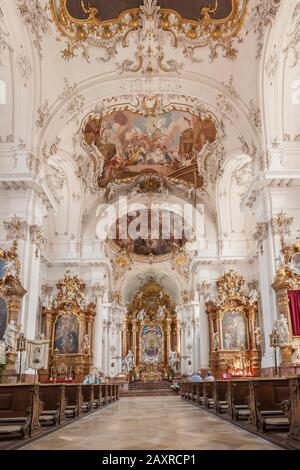 Innenansicht der Klosterkirche in Diessen am Ammersee, Bayern, Deutschland Stockfoto
