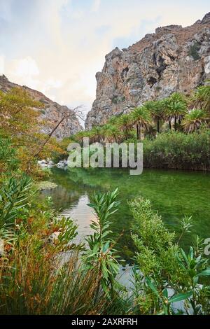 Landschaft vom Palmenstrand an der Lagune von Preveli, Teich, Crete, Griechenland Stockfoto