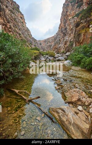 Landschaft aus der Lagune von Preveli, Teich, Crete, Griechenland Stockfoto