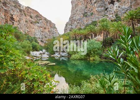 Landschaft vom Palmenstrand an der Lagune von Preveli, Teich, Crete, Griechenland Stockfoto