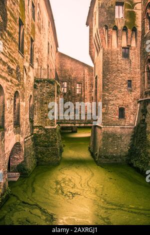 Venedig / Venetien / Italien - 23. Juni 2019: Der schiefe Campanile von San Giorgio dei Greci in Venedig wurde von Bernardo Ongarin gebaut. Es war das Zentrum des Stockfoto