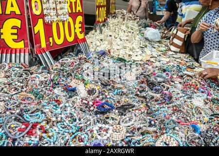 Touristen Markt in Rom, Latium, Italien Stockfoto