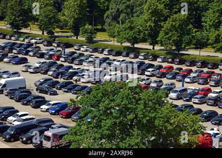 Europa, Deutschland, Schleswig-Holstein, Ostsee, Lübeck-Travemünde, Strand, Blick vom Leuchtturm auf dem Parkplatz Stockfoto