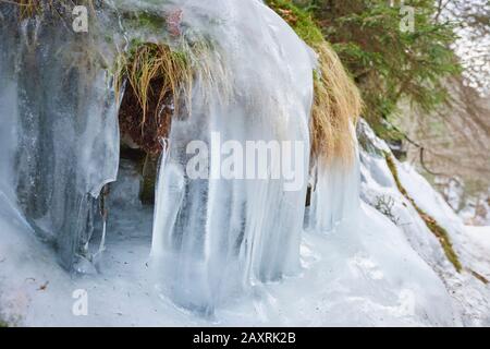 Tiefgefrorener Wasserfall im Winter, Rieslochfälle, Bodenmais, Nationalpark Bayerischer Wald, Bayern, Deutschland Stockfoto