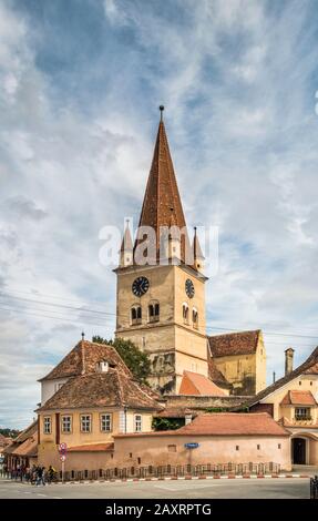 Befestigte sächsische Kirche, romanischer Stil, in Cisnadie, Kreis Sibiu, Siebenbürgen, Rumänien Stockfoto
