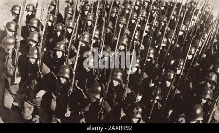 Rote Armee. Aus dem sowjetischen Propagandabuch von 1937. Stockfoto