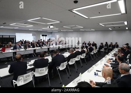 Tokio, Japan. Februar 2020. Das am 13. Februar 2020 aufgenommene Foto zeigt das 11. Projektprüfungstreffen zwischen dem Internationalen Olympischen Komitee (IOC) und dem Tokioter Organisationskomitee der Olympischen und Paralympischen Spiele (Tokio 2020) am 13. Februar 2020 in Tokio, Japan. Credit: Du Xiaoyi/Xinhua/Alamy Live News Stockfoto