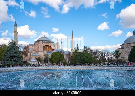 Hagia Sophia Wahrzeichen mit Istanbul Skyline in der Türkei. Stockfoto