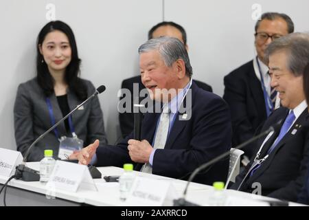 Tokio, Japan. Februar 2020. Kawabuchi Saburo (C), der Dorfbürgermeister von Tokio 2020, spricht während der 11. Projektbesprechung zwischen dem Internationalen Olympischen Komitee (IOC) und dem Tokioter Organisationskomitee der Olympischen und Paralympischen Spiele (Tokio 2020) in Tokio, Japan, am 13. Februar 2020. Credit: Du Xiaoyi/Xinhua/Alamy Live News Stockfoto