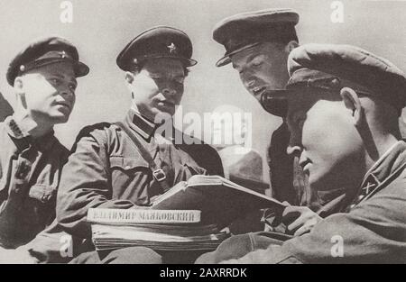Rote Armee in den 1930er Jahren. Aus dem sowjetischen Propagandabuch von 1937. Сultural Ausbildung in der Roten Armee Stockfoto