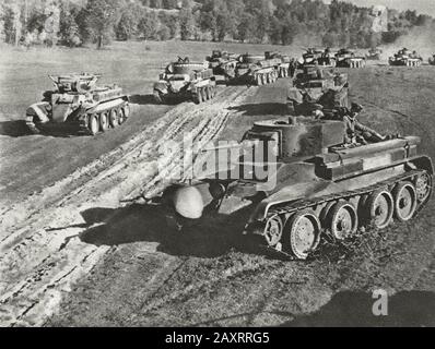 Rote Armee in den 1930er Jahren. Aus dem sowjetischen Propagandabuch von 1937. Sowjetischen Panzer-Besatzungen Stockfoto