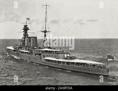 Ein Sternenblick auf die "HMS Hood" vor Honolulu im Jahr 1924. Stockfoto