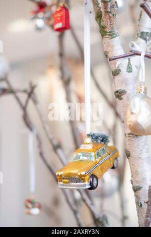 Dekoration, Weihnachtsdekoration, Glaskugel, Taxi Stockfoto