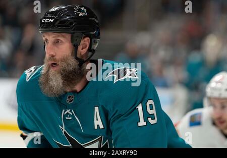 San Jose Sharks Center Joe Thornton (19) während des NHL-Eishockeyspiels gegen die Calgary Flames, Montag, 10. Februar 2020, in San Jose, Kalifornien, USA. Die Flames besiegten die Sharks 6:2. (Foto von IOS/ESPA-Images) Stockfoto