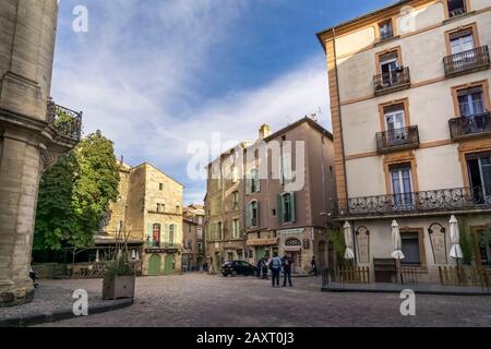 Platz Gambetta in Pézenas. Historische Altstadt. Erbaut um das XVI Jahrhundert. Stockfoto